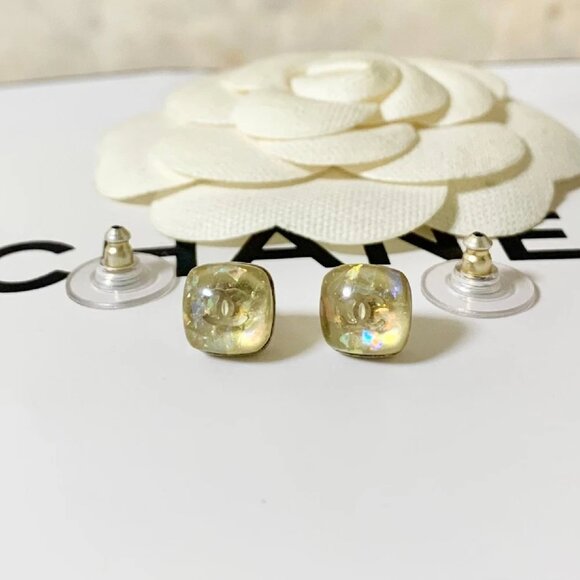 CHANEL CC Logos Square Crystal Hologram Stud Earrings Gold Tone 06P Auth w/Box - Picture 1 of 5